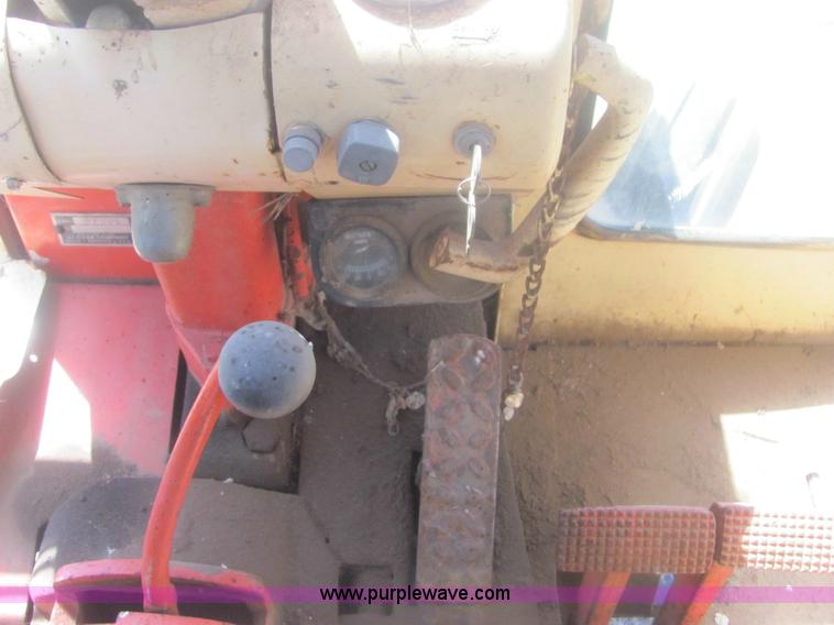 image for item 6924 Case 930 Comfort King tractor