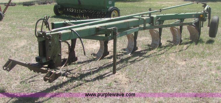 image for item 6927 John Deere six bottom plow