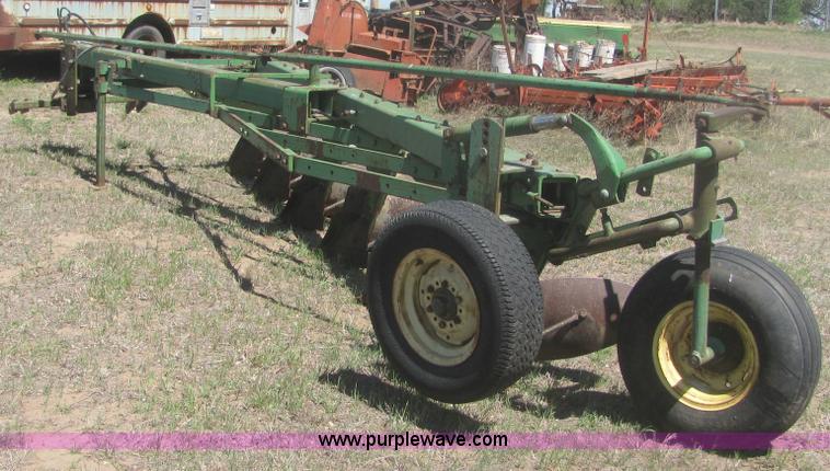 image for item 6927 John Deere six bottom plow