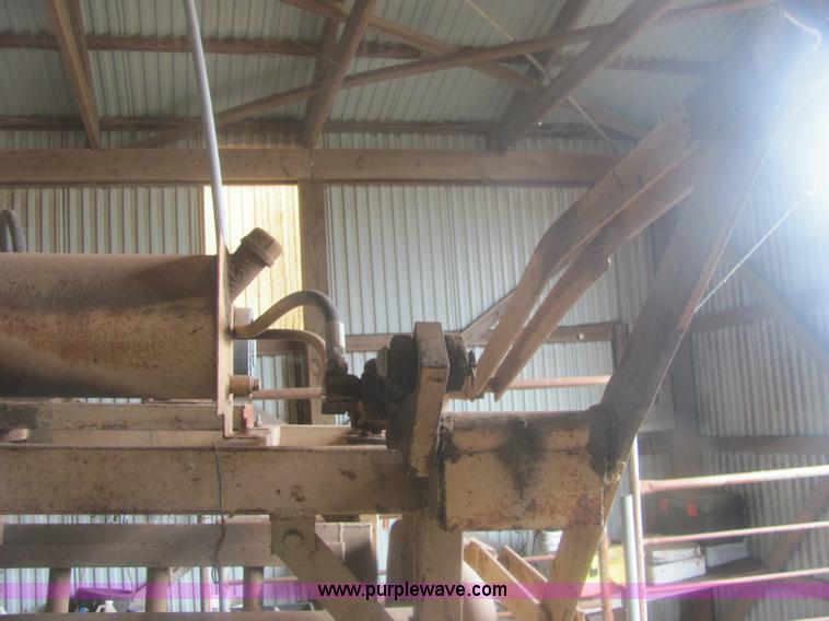 image for item 6934 C & S 5K hydraulic cattle chute