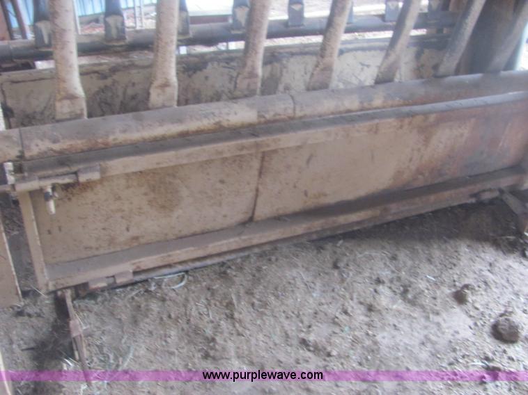 image for item 6934 C & S 5K hydraulic cattle chute