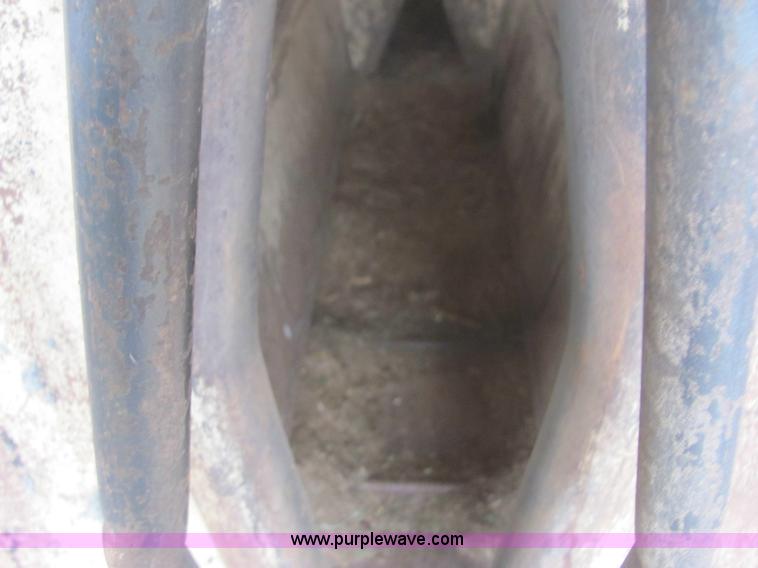 image for item 6934 C & S 5K hydraulic cattle chute