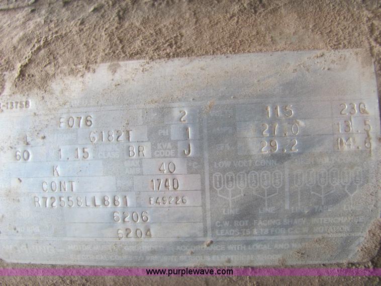 image for item 6934 C & S 5K hydraulic cattle chute