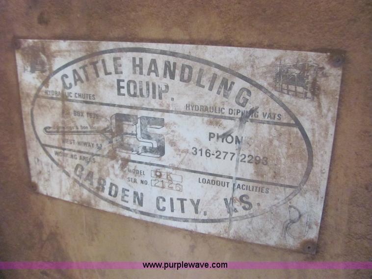 image for item 6934 C & S 5K hydraulic cattle chute