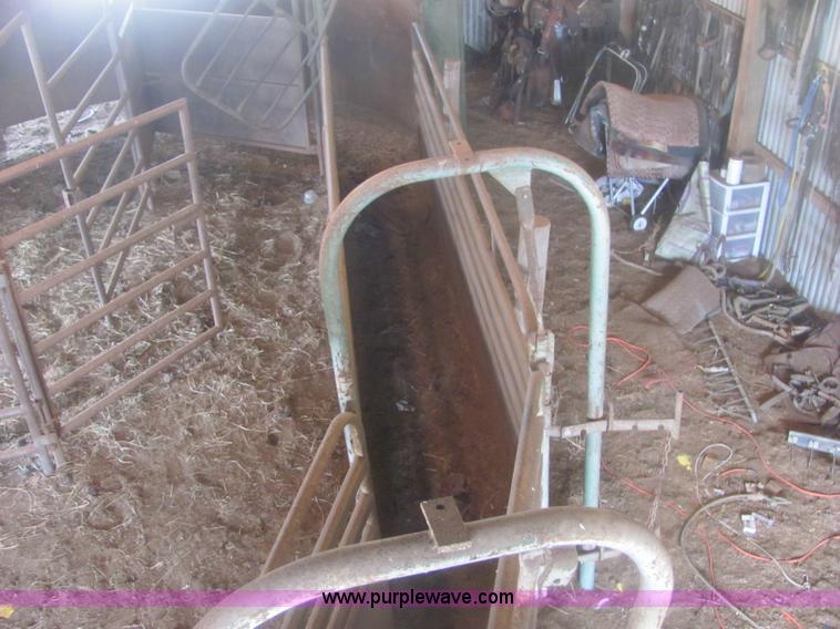 image for item 6935 Powdes River 18.5' livestock ally way