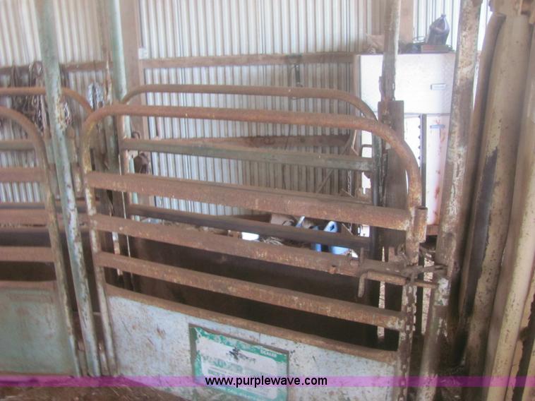 image for item 6935 Powdes River 18.5' livestock ally way