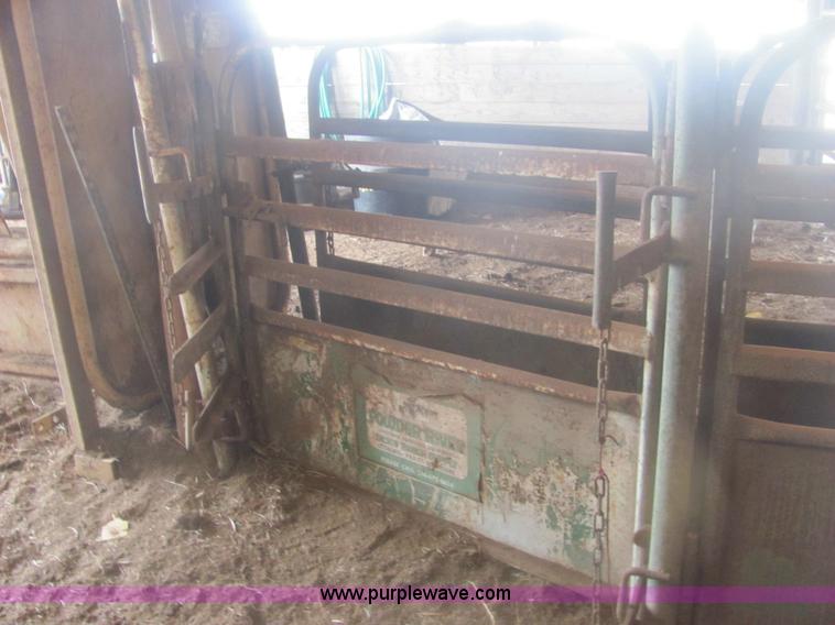 image for item 6935 Powdes River 18.5' livestock ally way