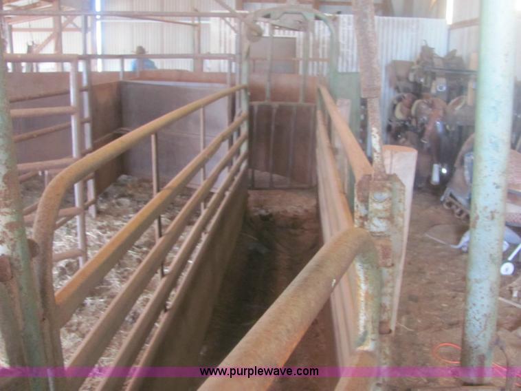 image for item 6935 Powdes River 18.5' livestock ally way