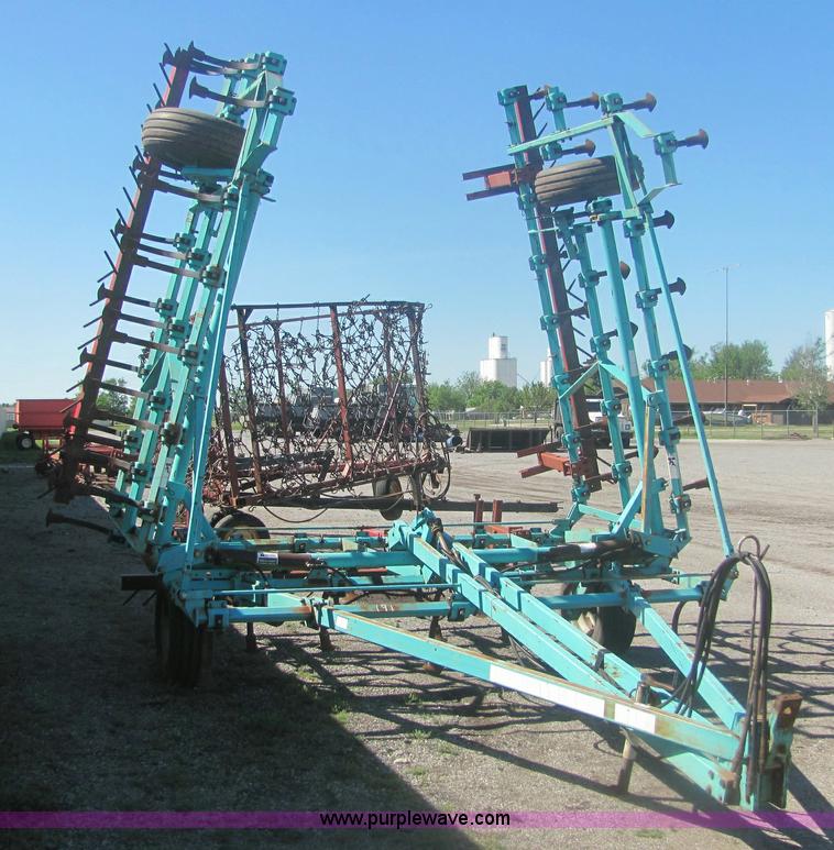 image for item 6938 Deutz Allis V1300 33' field cultivator