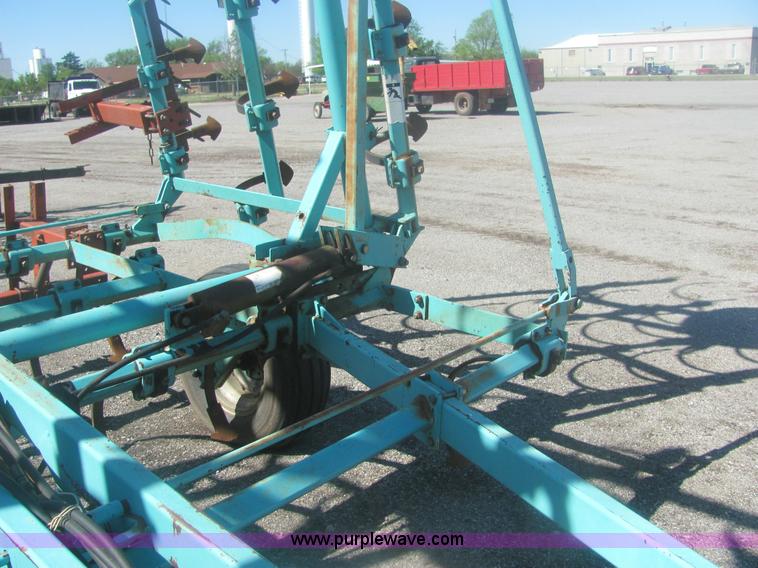 image for item 6938 Deutz Allis V1300 33' field cultivator