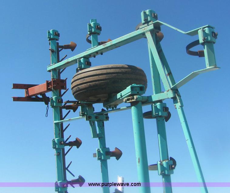 image for item 6938 Deutz Allis V1300 33' field cultivator