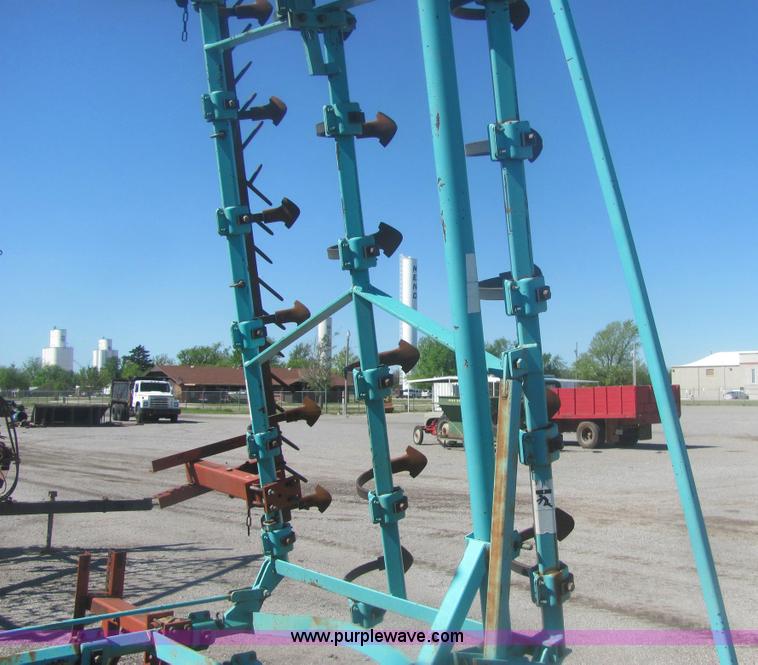 image for item 6938 Deutz Allis V1300 33' field cultivator