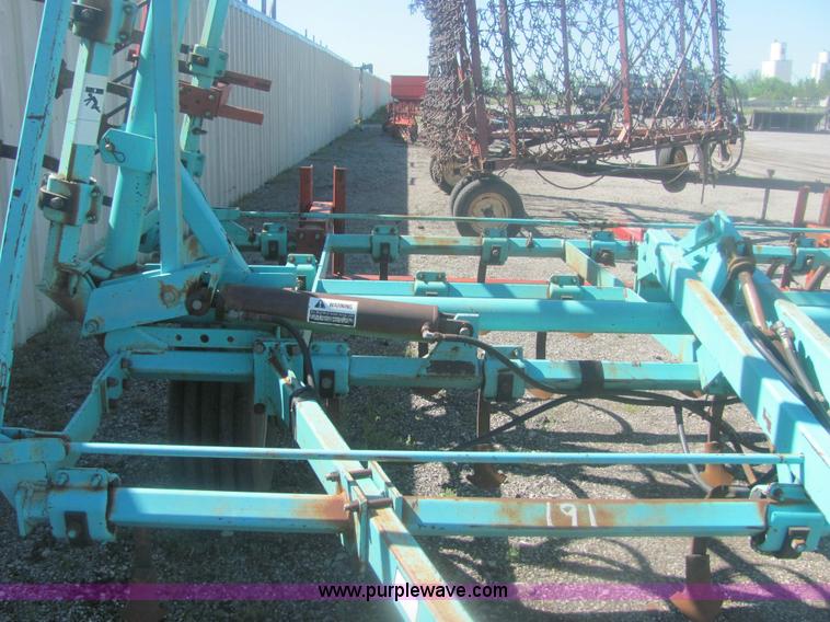 image for item 6938 Deutz Allis V1300 33' field cultivator