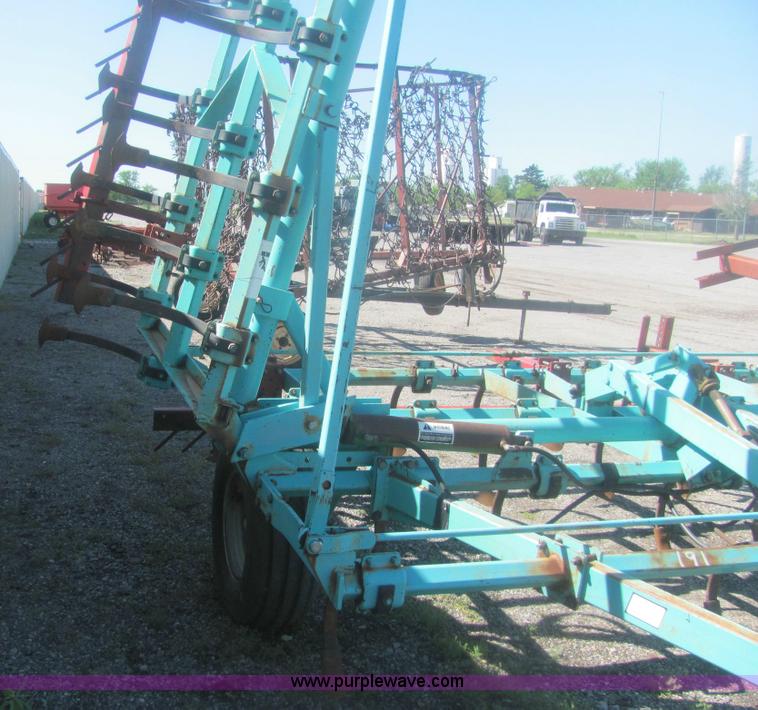 image for item 6938 Deutz Allis V1300 33' field cultivator