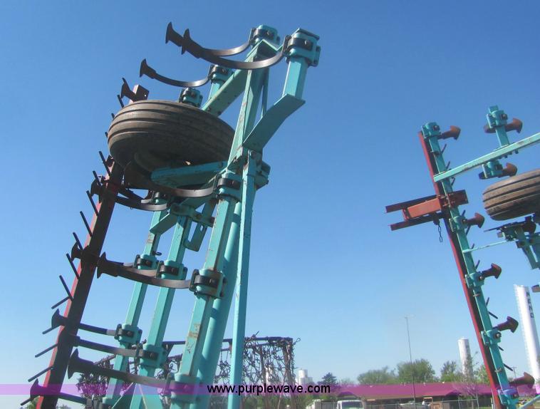 image for item 6938 Deutz Allis V1300 33' field cultivator