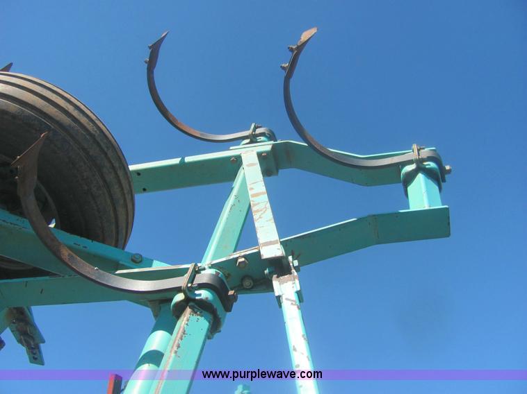 image for item 6938 Deutz Allis V1300 33' field cultivator