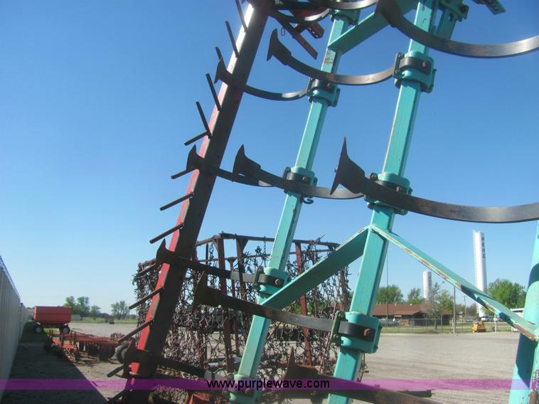 image for item 6938 Deutz Allis V1300 33' field cultivator