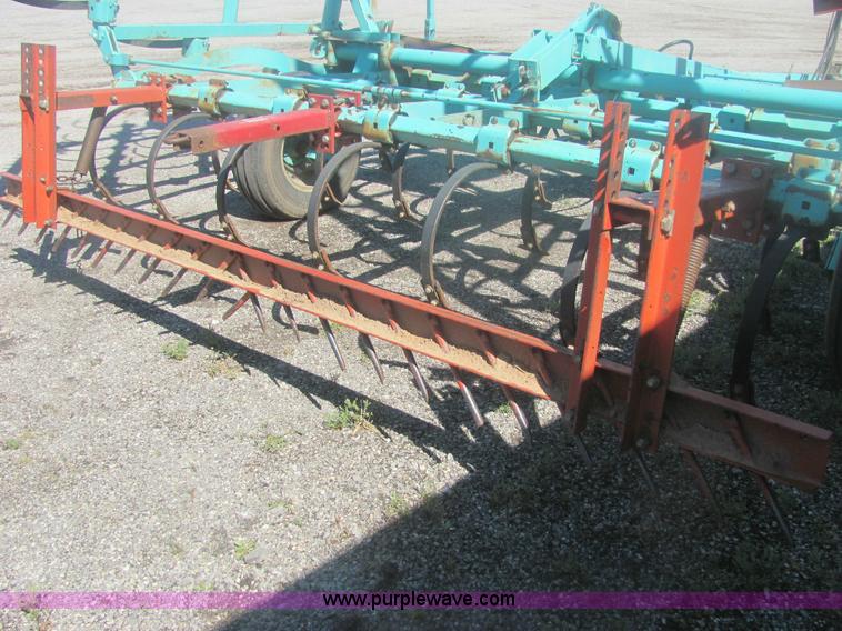 image for item 6938 Deutz Allis V1300 33' field cultivator