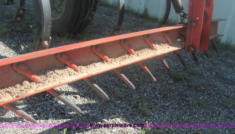 image for item 6938 Deutz Allis V1300 33' field cultivator