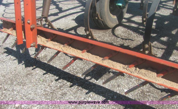 image for item 6938 Deutz Allis V1300 33' field cultivator