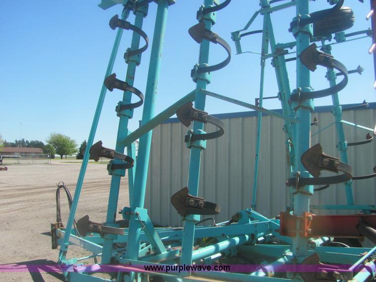 image for item 6938 Deutz Allis V1300 33' field cultivator