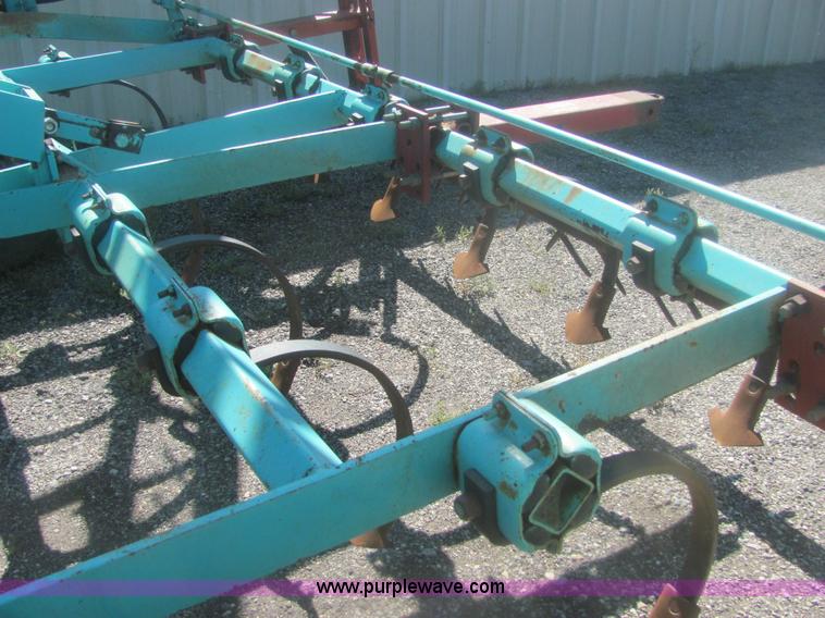 image for item 6938 Deutz Allis V1300 33' field cultivator