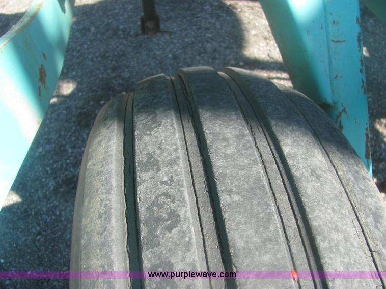 image for item 6938 Deutz Allis V1300 33' field cultivator