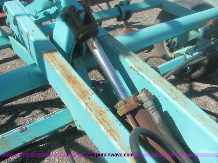 image for item 6938 Deutz Allis V1300 33' field cultivator