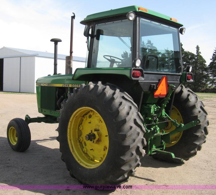 image for item 8127 John Deere 4040 tractor