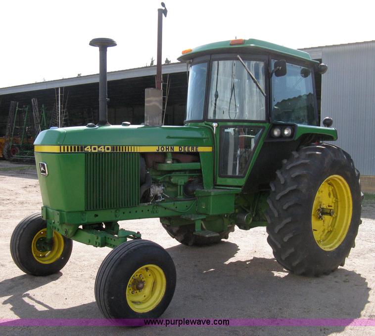 image for item 8127 John Deere 4040 tractor
