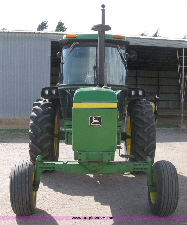 image for item 8127 John Deere 4040 tractor