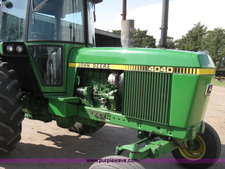 image for item 8127 John Deere 4040 tractor