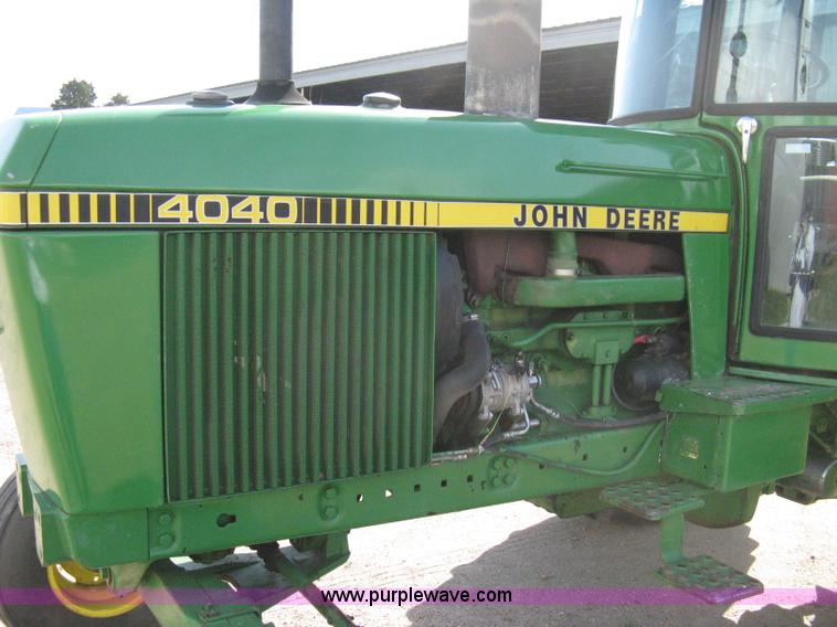 image for item 8127 John Deere 4040 tractor