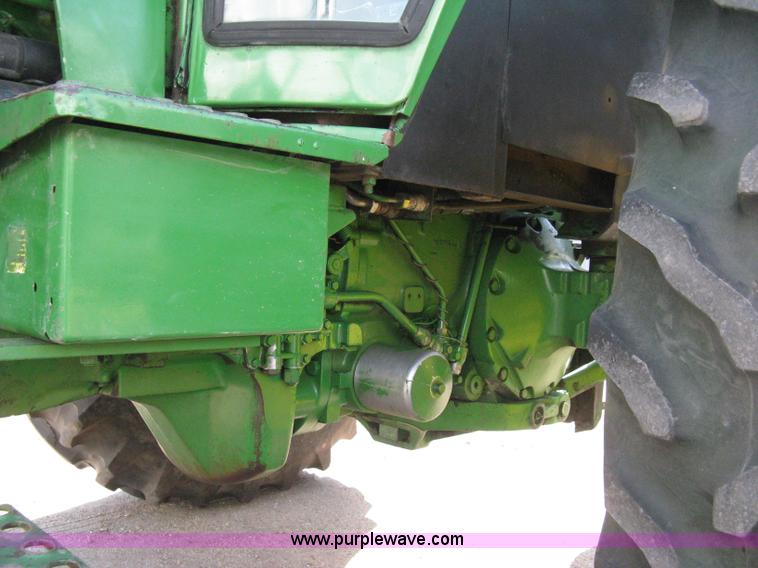 image for item 8127 John Deere 4040 tractor