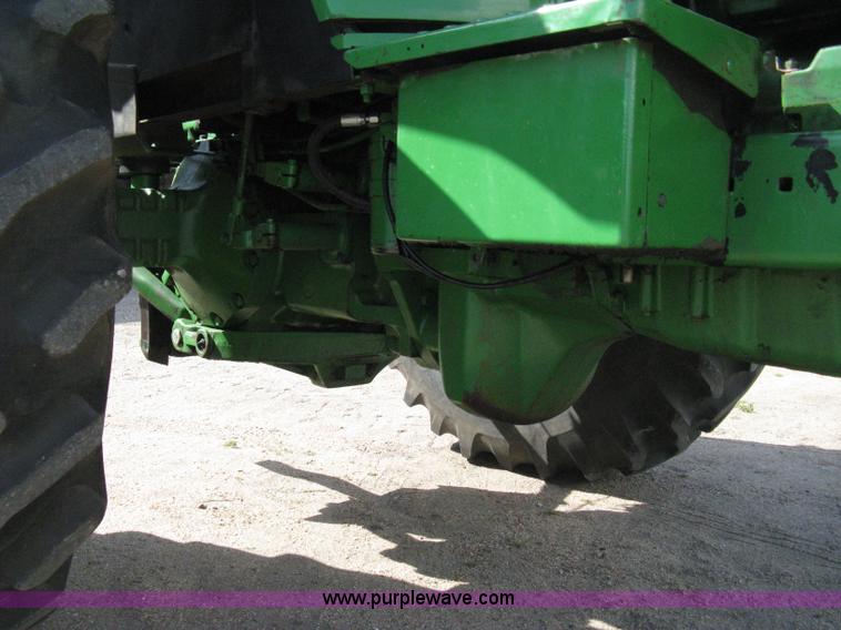 image for item 8127 John Deere 4040 tractor