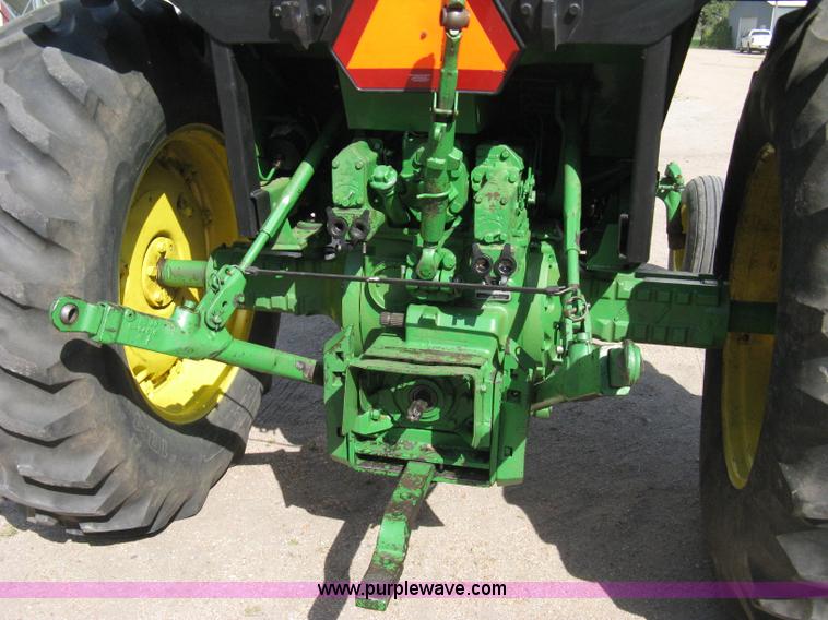 image for item 8127 John Deere 4040 tractor