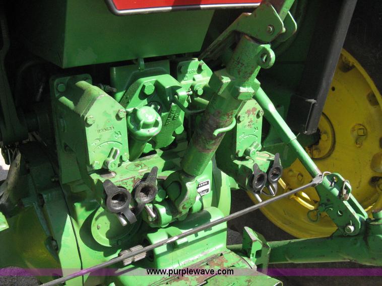 image for item 8127 John Deere 4040 tractor