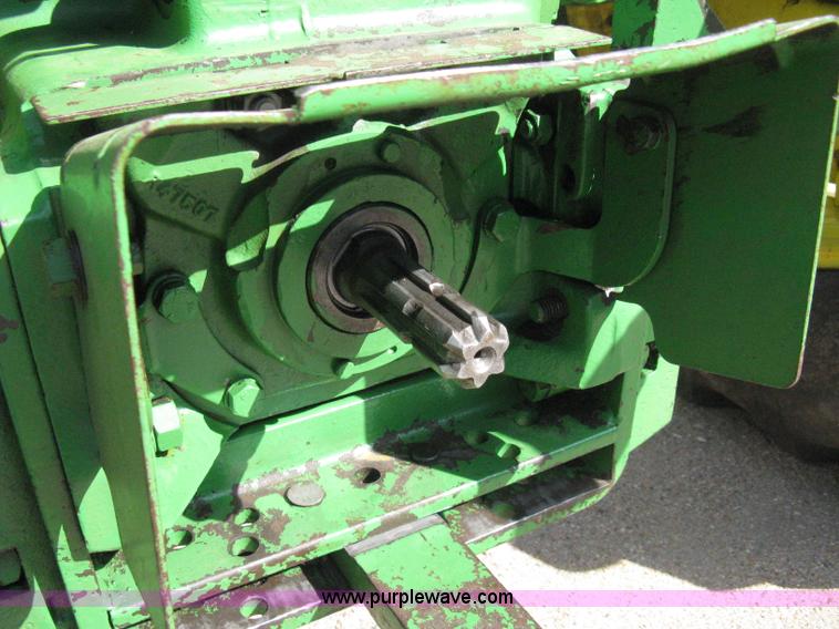 image for item 8127 John Deere 4040 tractor