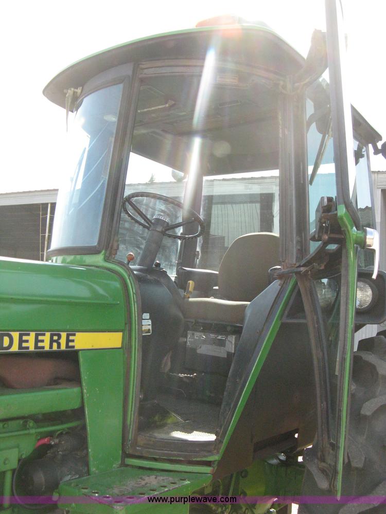 image for item 8127 John Deere 4040 tractor