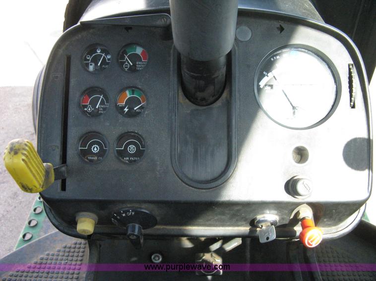 image for item 8127 John Deere 4040 tractor