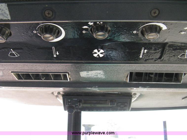 image for item 8127 John Deere 4040 tractor