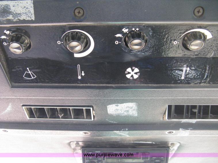 image for item 8127 John Deere 4040 tractor