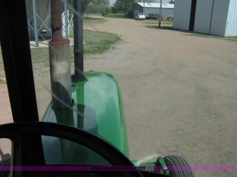 image for item 8127 John Deere 4040 tractor