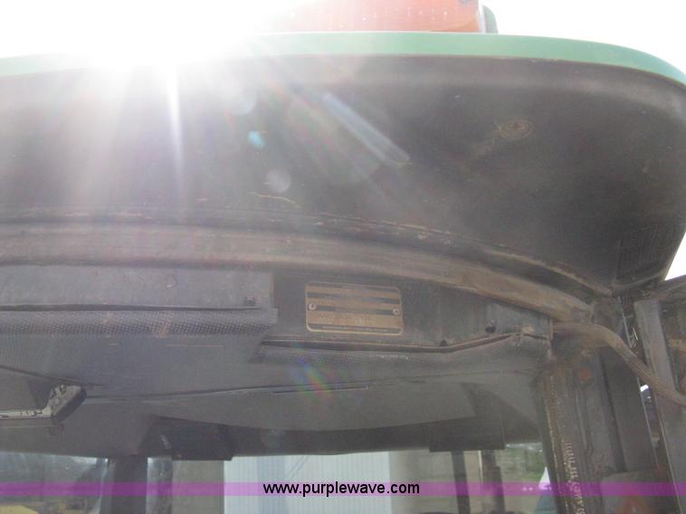 image for item 8127 John Deere 4040 tractor