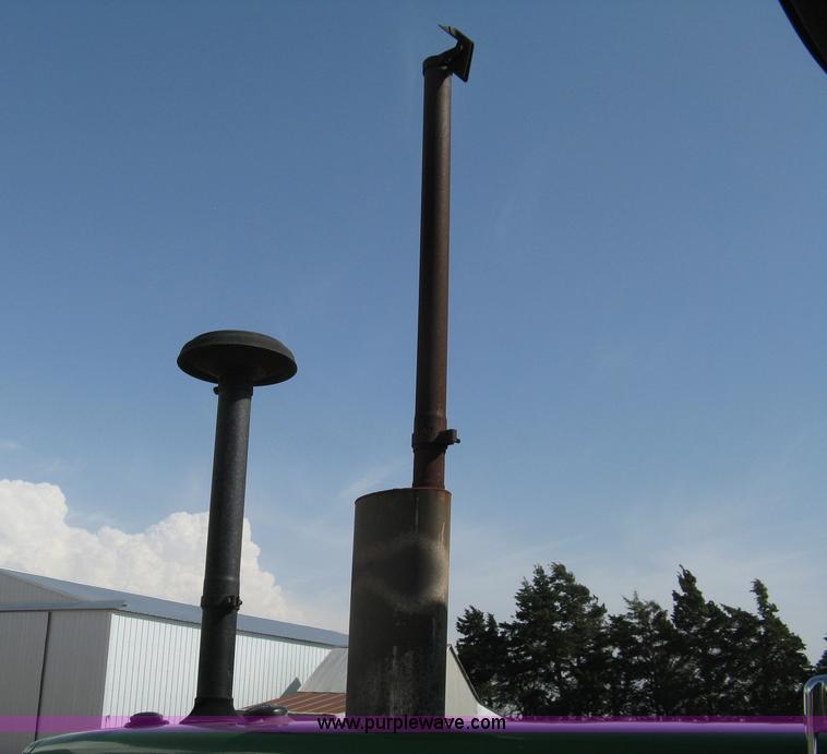 image for item 8127 John Deere 4040 tractor