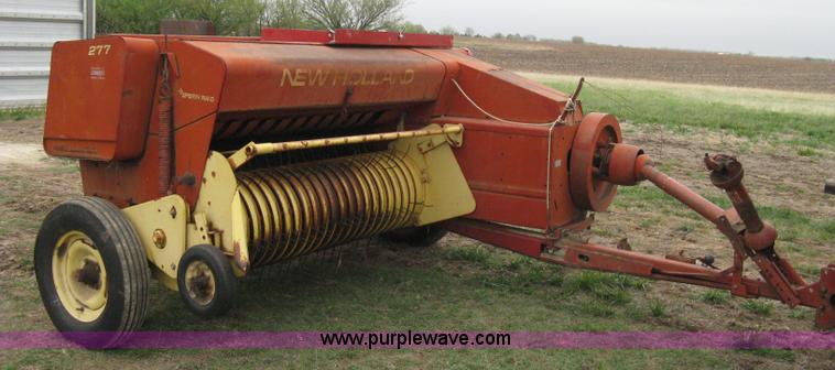 image for item 8128 New Holland 277 small square baler
