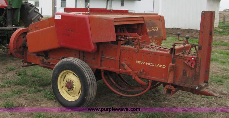 image for item 8128 New Holland 277 small square baler