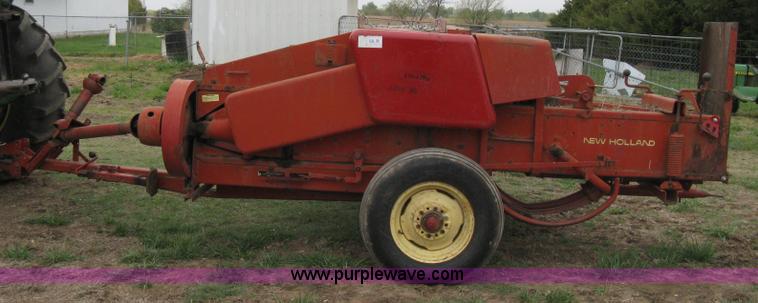 image for item 8128 New Holland 277 small square baler