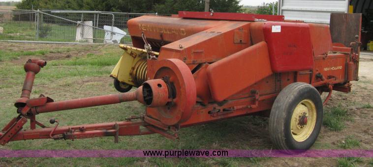 image for item 8128 New Holland 277 small square baler
