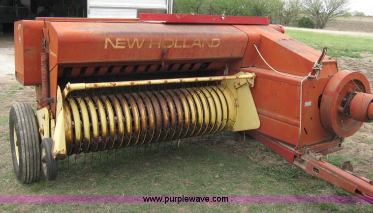 image for item 8128 New Holland 277 small square baler